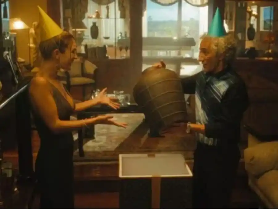 Monique le regaló el famoso jarrón a Guillermo Coppola