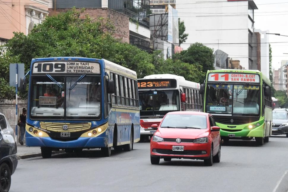 UN PASO. Los viajes más económicos ayudarán a los maestros con la crisis.  LA GACETA / FOTO DE ANALIA JARAMILLO
