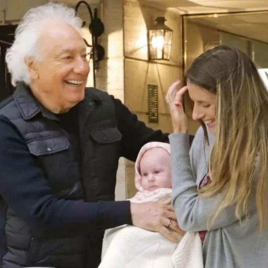 Guillermo Coppola junto a su hija, Bárbara, y su nieta Josefina