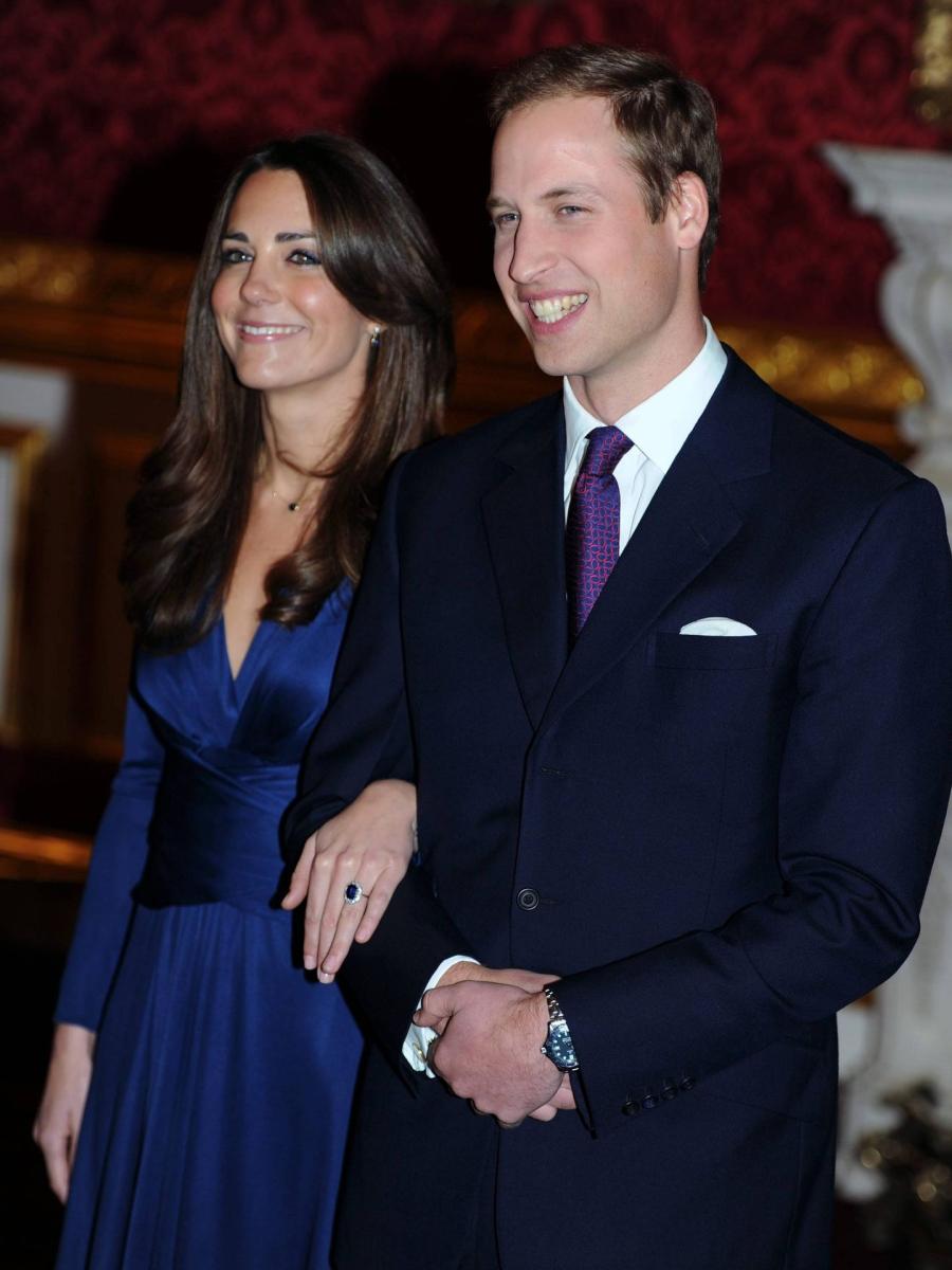 Kate Middleton luce el anillo de zafiro el día de su compromiso con el príncipe William
