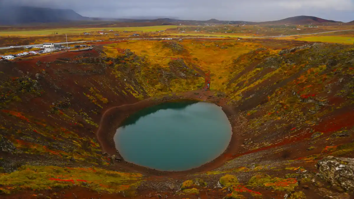 Cráter Kerid, un paisaje impresionante producto de la actividad volcánica del país.