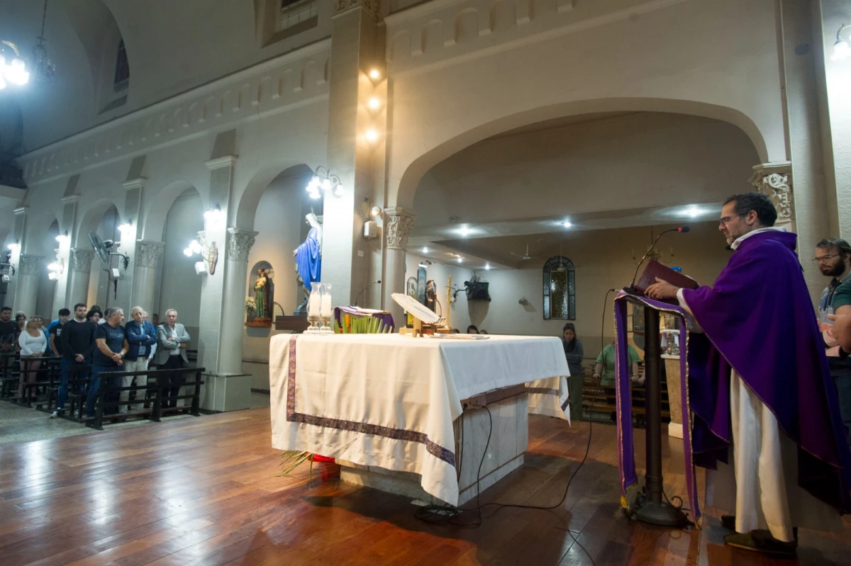 MISA DECANA. Un dirigente propuso hacer una misa a los ex jugadores que fallecieron recientemente y convocaron a sus socios a la Iglesia San Roque. 