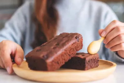 En 15 minutos y sin harina: la receta fit de brownies de chocolate
