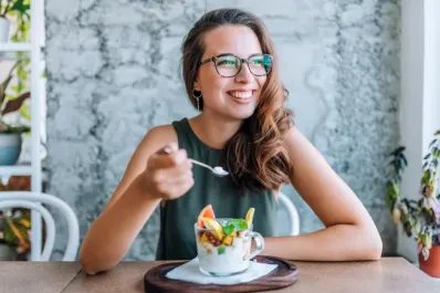 Los alimentos que mejoran tu ánimo y potencian tu memoria, según una especialista de Harvard