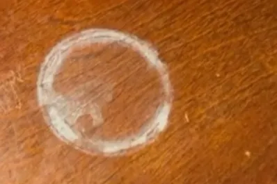 El secreto casero para eliminar las manchas blancas de tus muebles de madera