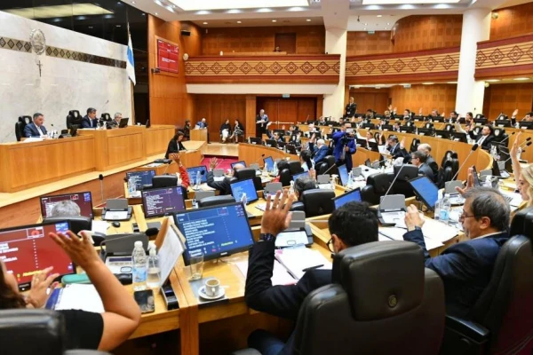 Sesión en la Legislatura: el oficialismo criticó a EDET y la oposición, al Ersept