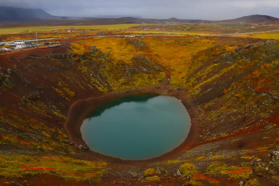 Cráter Kerid, un paisaje impresionante producto de la actividad volcánica del país.