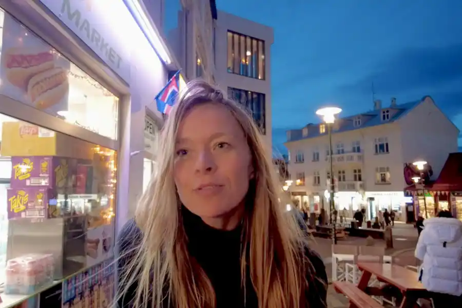 Elín GUdmundsdóttir dialoga con LA GACETA en las calles de Reikiavik.
