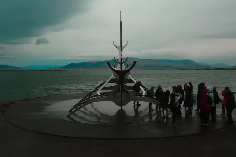 El grupo de la expedición visita 