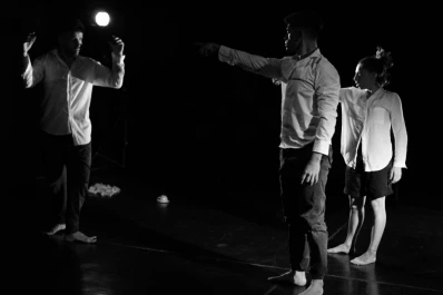 “Metáfora de la rutina”, cuerpos que se arriesgan a vincularse