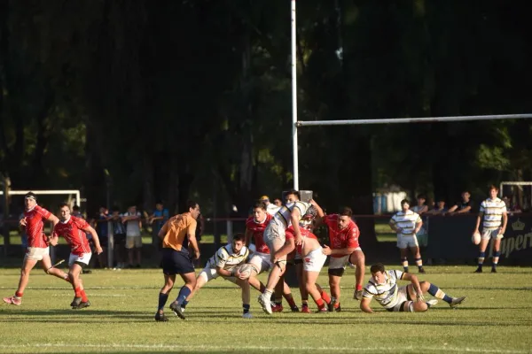 Lawn Tennis ganó un partidazo y se sostuvo como único puntero