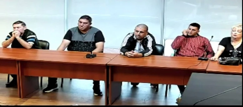 ESCUCHANDO EL DEBATE. Cuatro imputados durante la audiencia en la que escucharon la acusación del Ministerio Público.