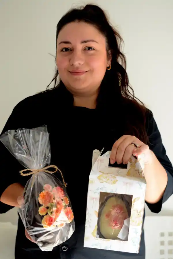 DEDICACIÓN Y CUIDADO. Seguir los consejos de Paula García hará que tus huevos de pascua queden exquisitos.