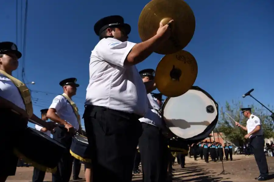 BANDA POLICIAL. Efectivos de Tucumán tocaron marchas en los actos.