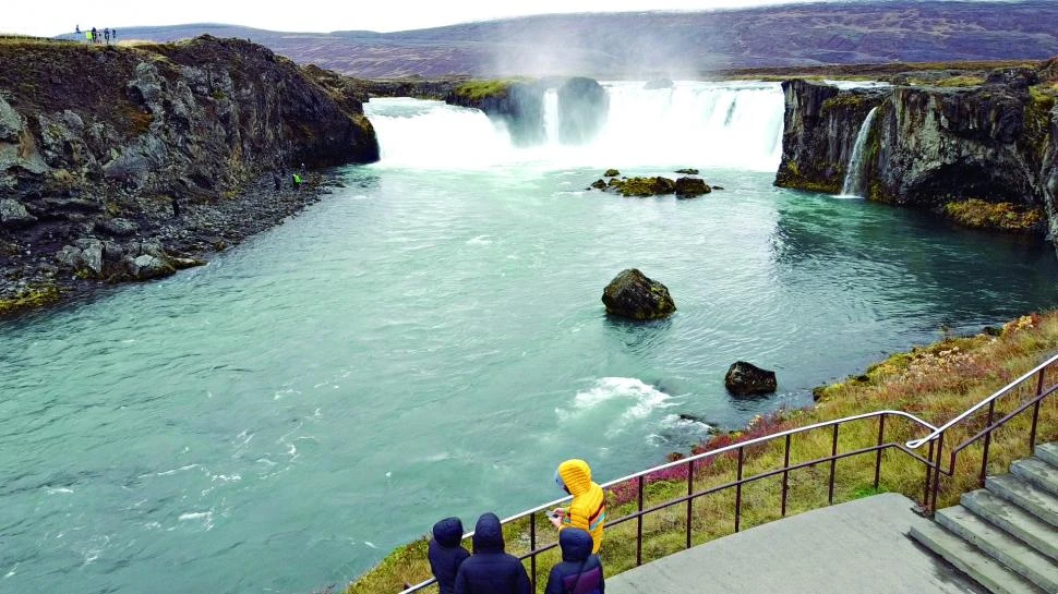 GODAFOSS. Cascada de los dioses, donde los islandeses renunciarion a la religión vikinga. FOTO DE ÁLVARO MEDINA / LA GACETA