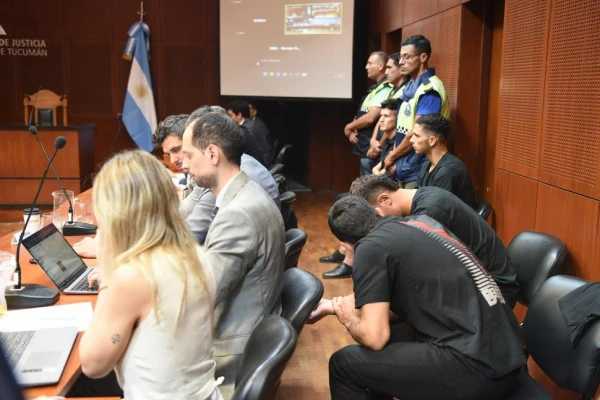 Jugadores de Vélez: circularon imágenes de Florentín y Cufré en el pasillo del hotel
