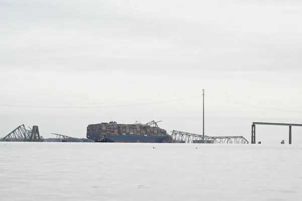 El buque hizo un llamado de auxilio antes de colisionar con el puente, lo que salvó vidas en Baltimore