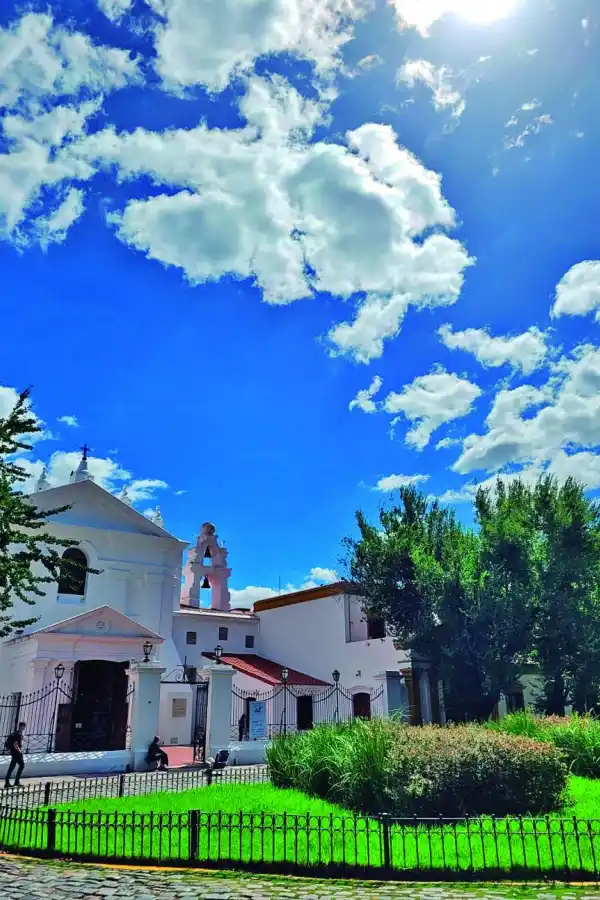 INGRESO. Puerta de entrada.