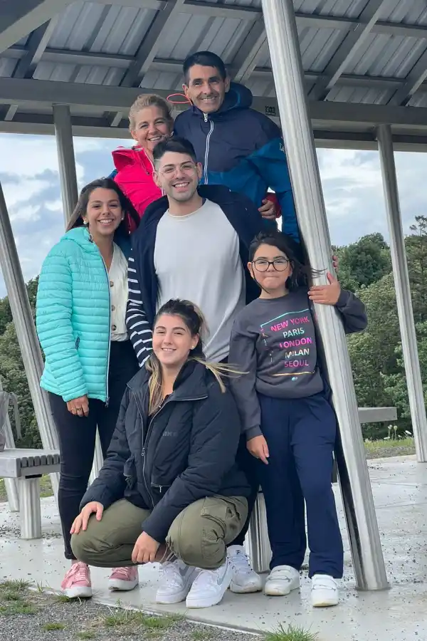 PASEO. La familia del entrenador en uno de las zonas recreativas de Sankt Pölten.