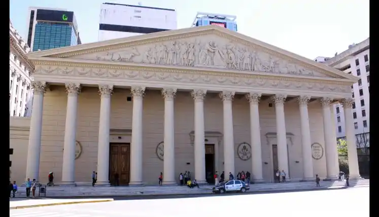 CATEDRAL. Aquí ofició Francisco cuando era el obispo primado de la Argentina.