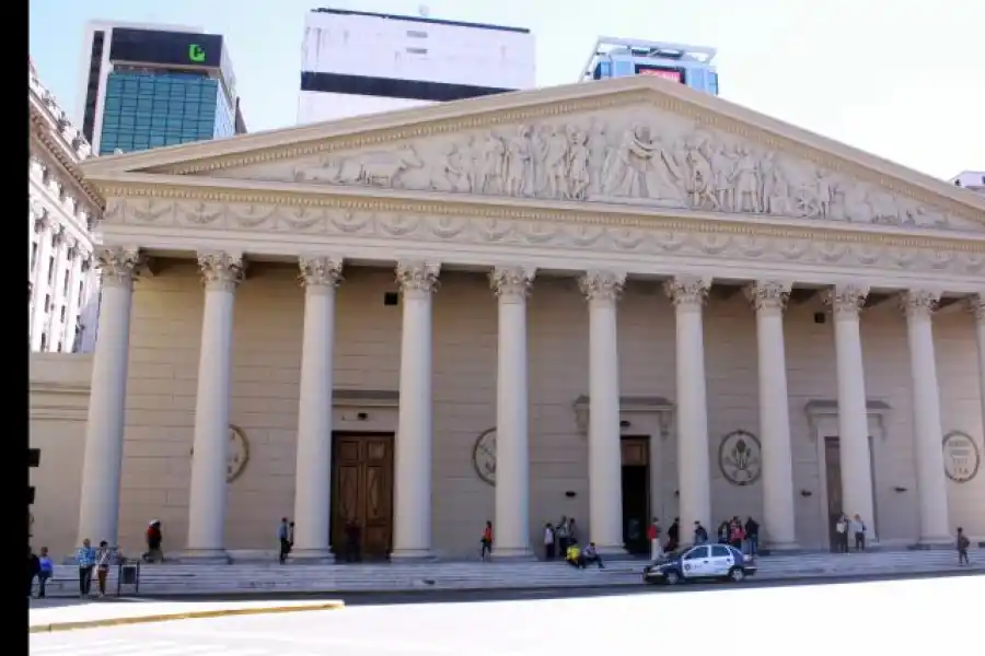 CATEDRAL. Aquí ofició Francisco cuando era el obispo primado de la Argentina.