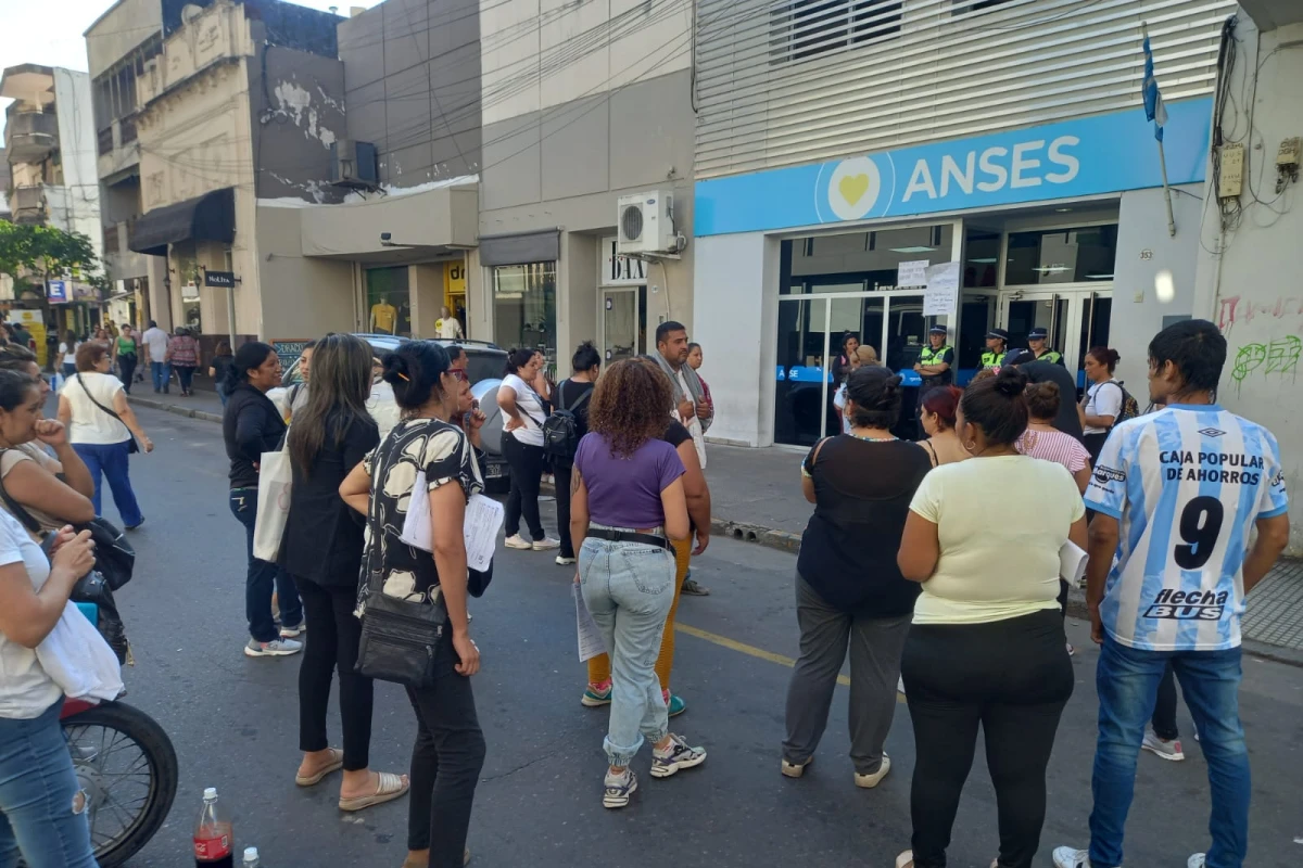Hubo 36 despidos en oficinas de Anses y la atención al público se vio afectada en Tucumán