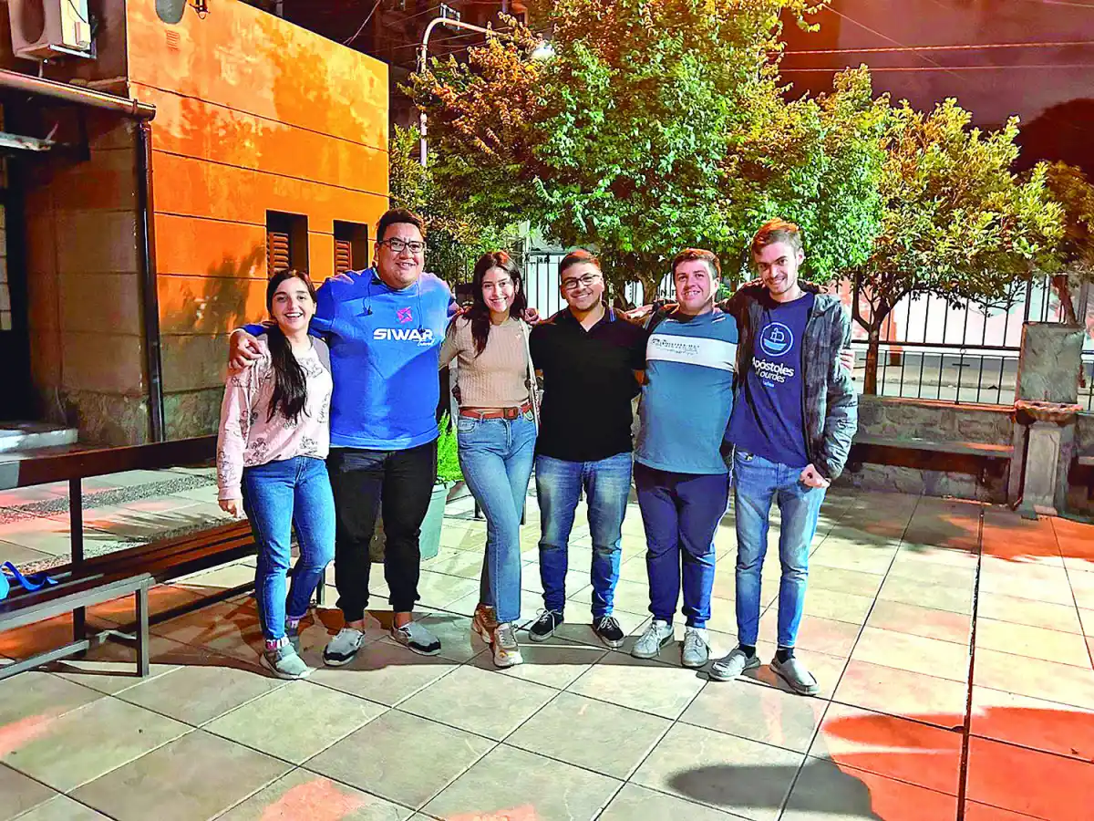 JUNTOS. Decenas de jóvenes son los “enviados” para coordinar una Pascua diferente en sus comunidades en una vinculación especial con lo espiritual.