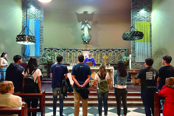 Semana Santa: ¿qué hace que un joven tucumano deje todo por su religión?
