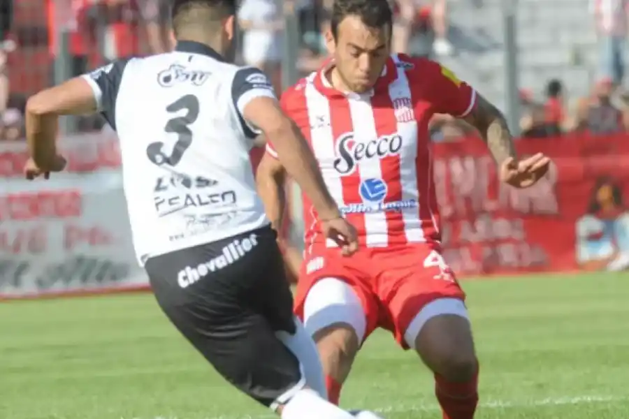 CRECIMIENTO. Catalán, durante su paso por San Martín, en la Primera Nacional 2016-17.