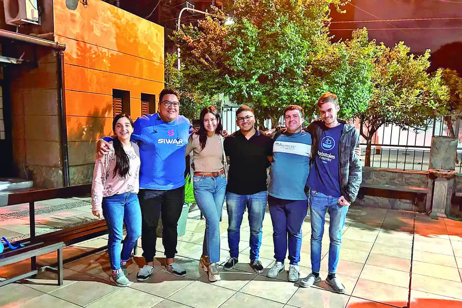 JUNTOS. Decenas de jóvenes son los “enviados” para coordinar una Pascua diferente en sus comunidades en una vinculación especial con lo espiritual.