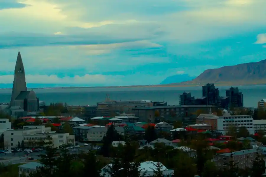 REIKIAVIK. Se destaca la alta torre de la 