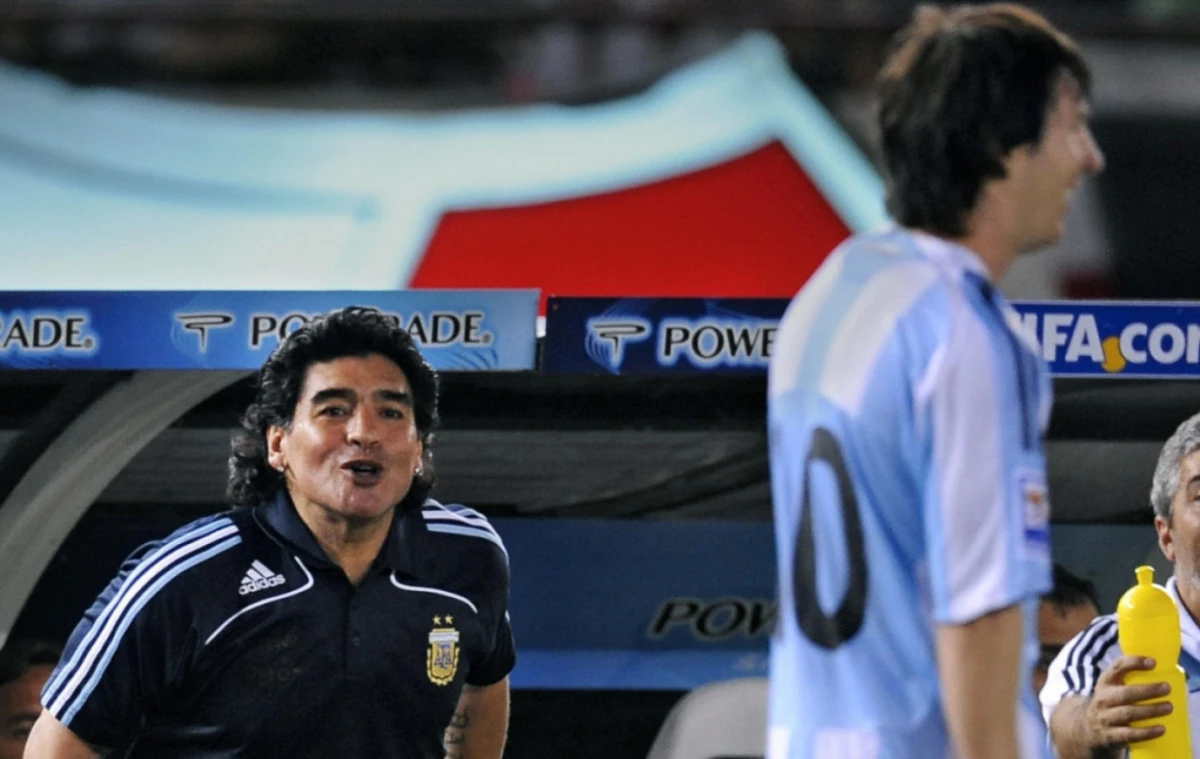 Se cumplen 15 años del debut oficial de Maradona como DT de la Selección y de Messi con la “10”