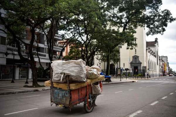 La pobreza sigue en alza: a fines de 2023 afectó al 43,9% de la población urbana tucumana