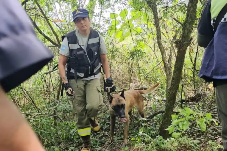 AYUDA. La perra rastreadora indicó el lugar donde estaba el cuerpo.