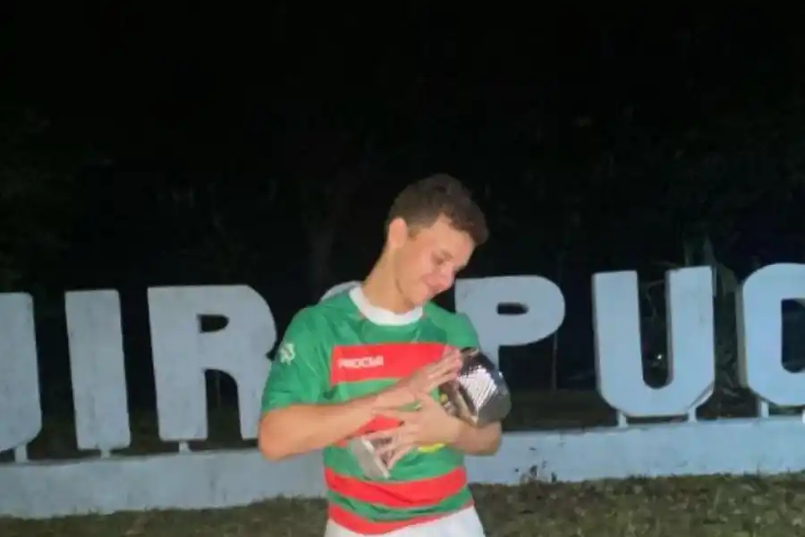 CON HUIRA. Hace dos años atrás Bralo ganó la copa del Torneo Tucumano con Huirapuca