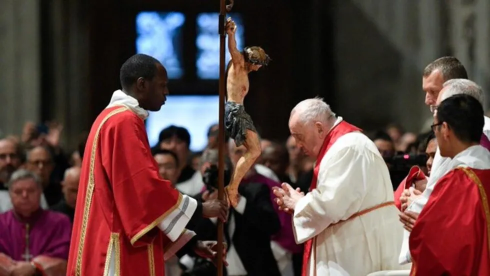 Preocupa la salud del papa Francisco: canceló su participación en el Vía Crucis a último momento