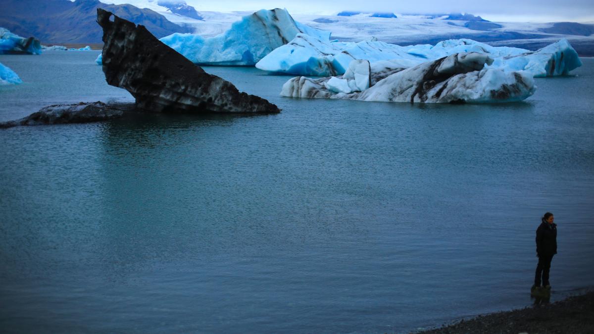 Los grandes bloque de hielo flotando en la laguna Jökulsárlón.
