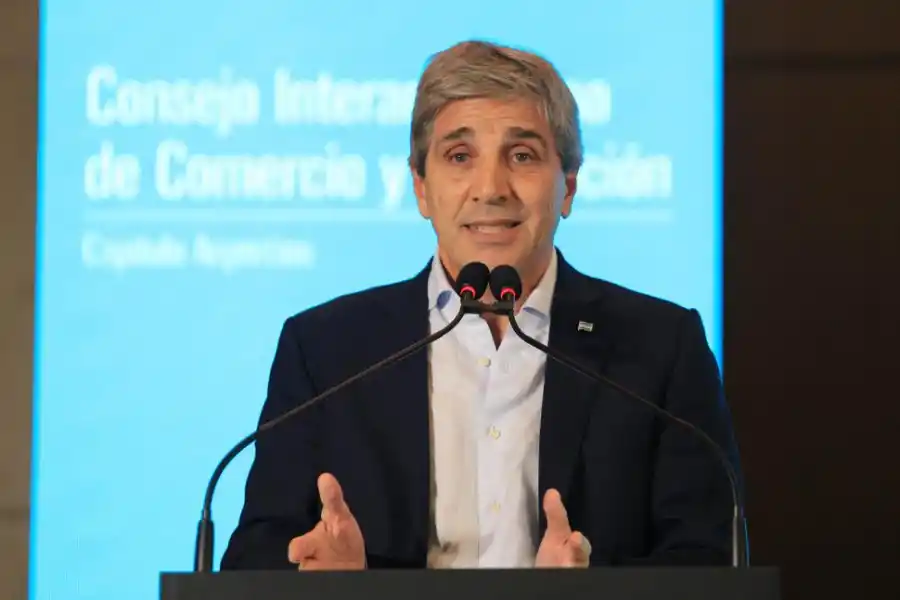 POR REDES SOCIALES. Caputo explicó las razones del pago en dos tramos.