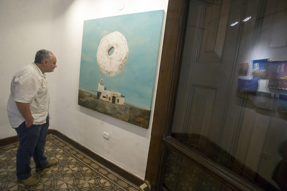 UNA CREACIÓN DE IVAN RÍOS. El artista del Abasto fue parte de la nueva edición de Huellas con uno de sus cuadros en el Museo de la Ciudad.