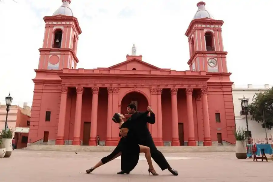 LEANDRO ESPINOSA. Promete un encuentro con el tango en Aguilares.