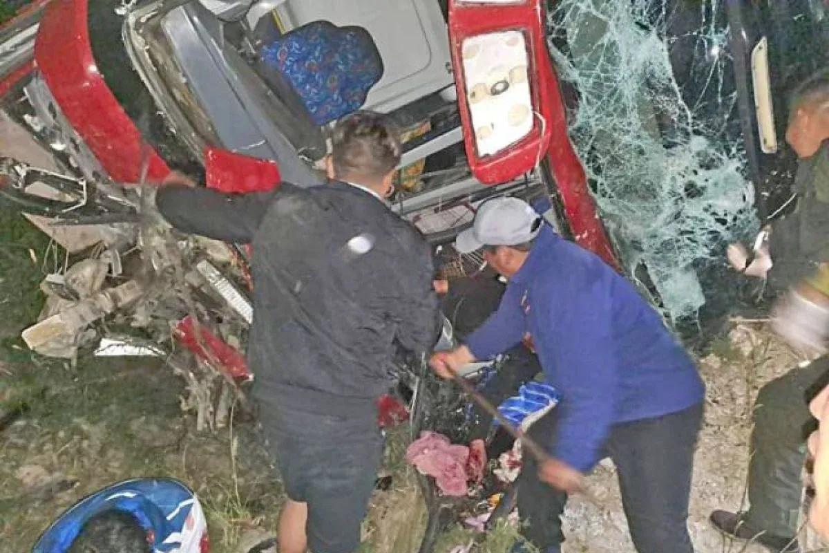 Bolivia: cuatro muertos y 36 heridos en un trágico accidente en la ruta que Boca recorrerá para llegar a Potosí