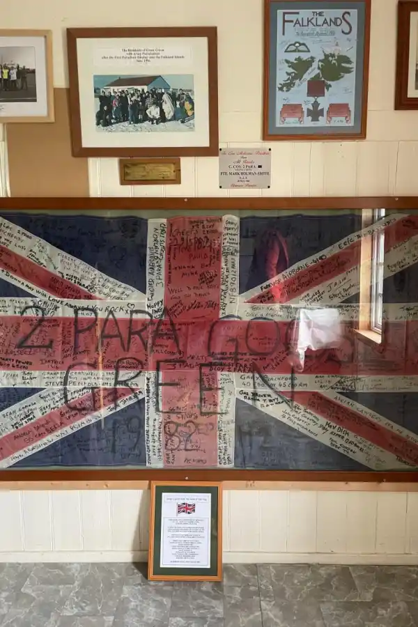 “UNION JACK”. La bandera del Reino Unido luce en el interior del museo.