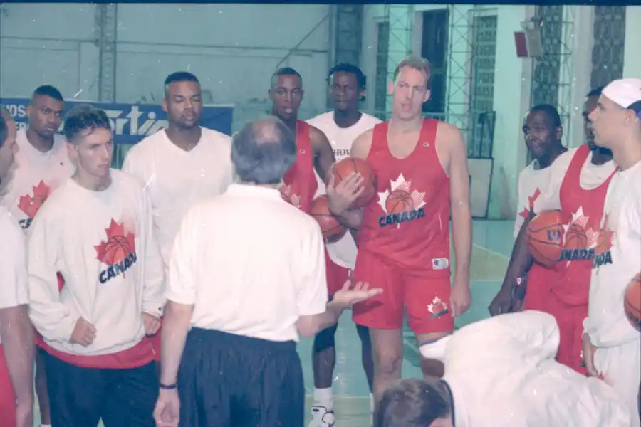 La vez en la que un MVP de la NBA visitó Tucumán y jugó en Villa Luján