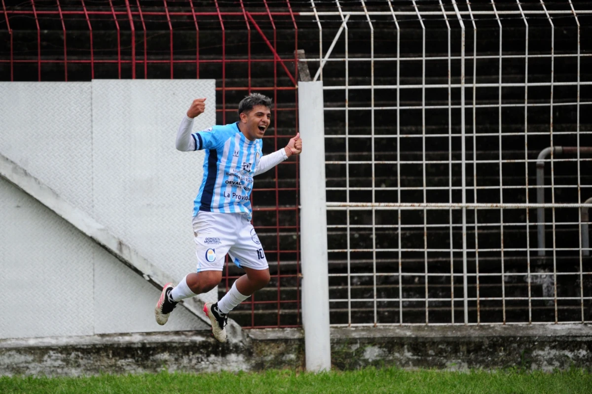 EUFÓRICO. Axel Epifanio festeja el primer gol de Atlético Concepción.