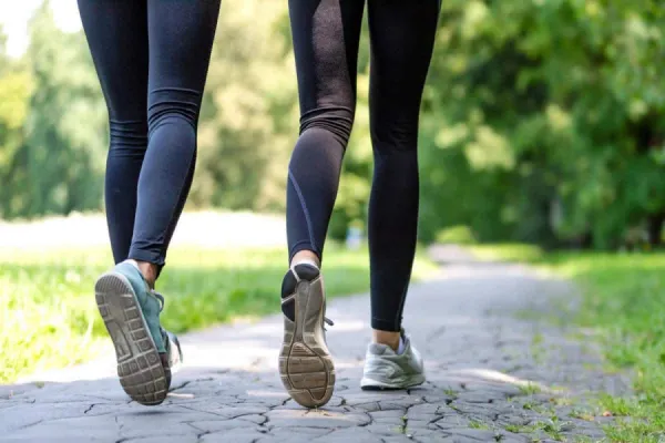 El truco para bajar el azúcar en sangre: ¿cuánto debo caminar al día?
