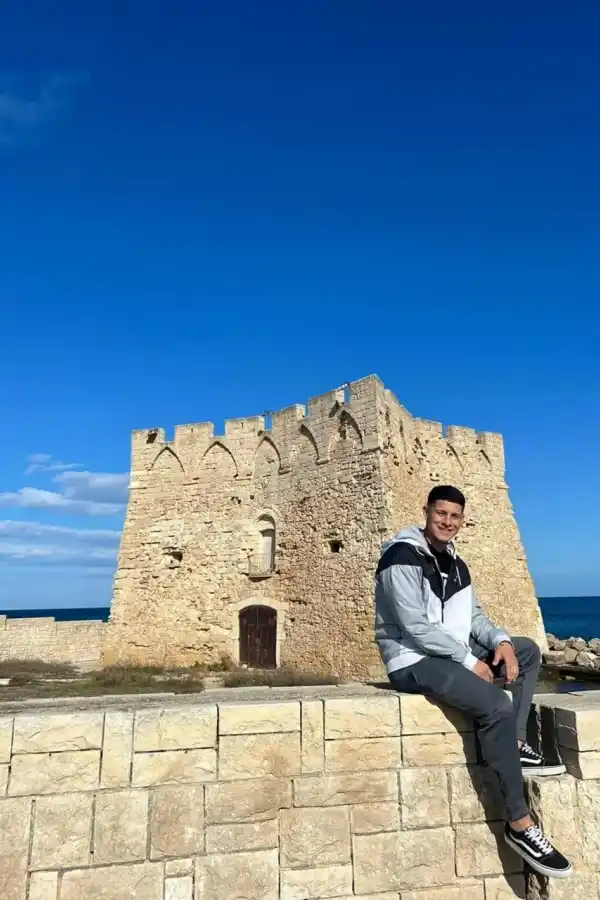 Gracias a un compilado de jugadas que subió a YouTube, fue contratado por un equipo de futsal italiano