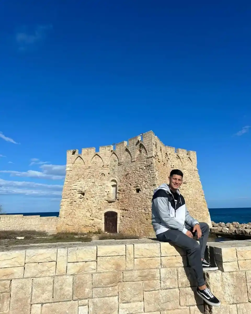 Gracias a un compilado de jugadas que subió a YouTube, fue contratado por un equipo de futsal italiano