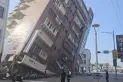 Video: un edificio colapsó durante el terremoto en Taiwán y quedó inclinado
