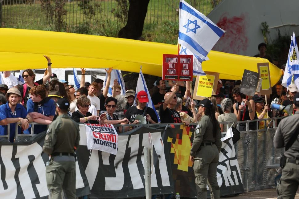CUATRO DÍAS. Las marchas frente al Parlamento israelí, que comenzaron el 31 de marzo, culminarán hoy.  