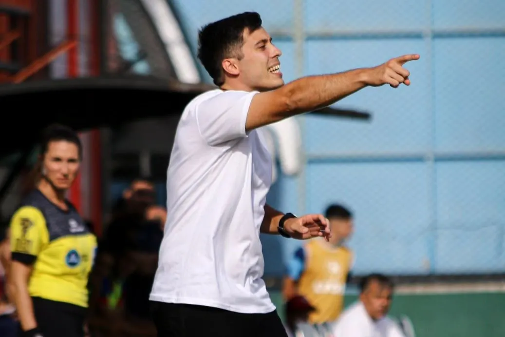 Tobías Kohan DT de Arsenal. 